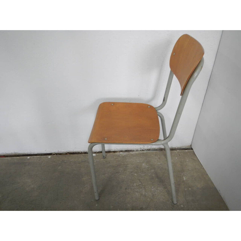 Chaise vintage d'école simple