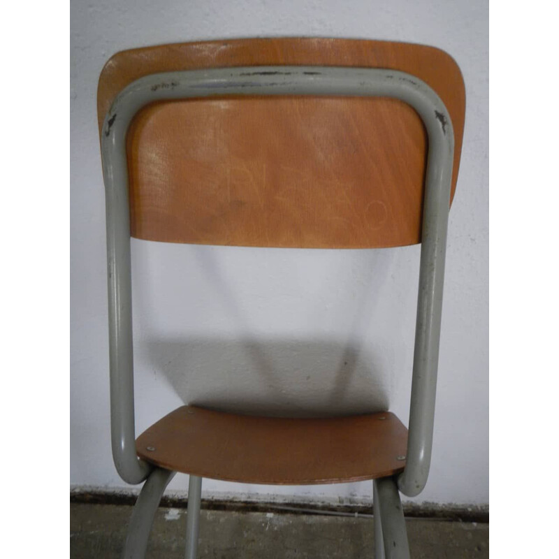 Cadeira de escola simples de vindima