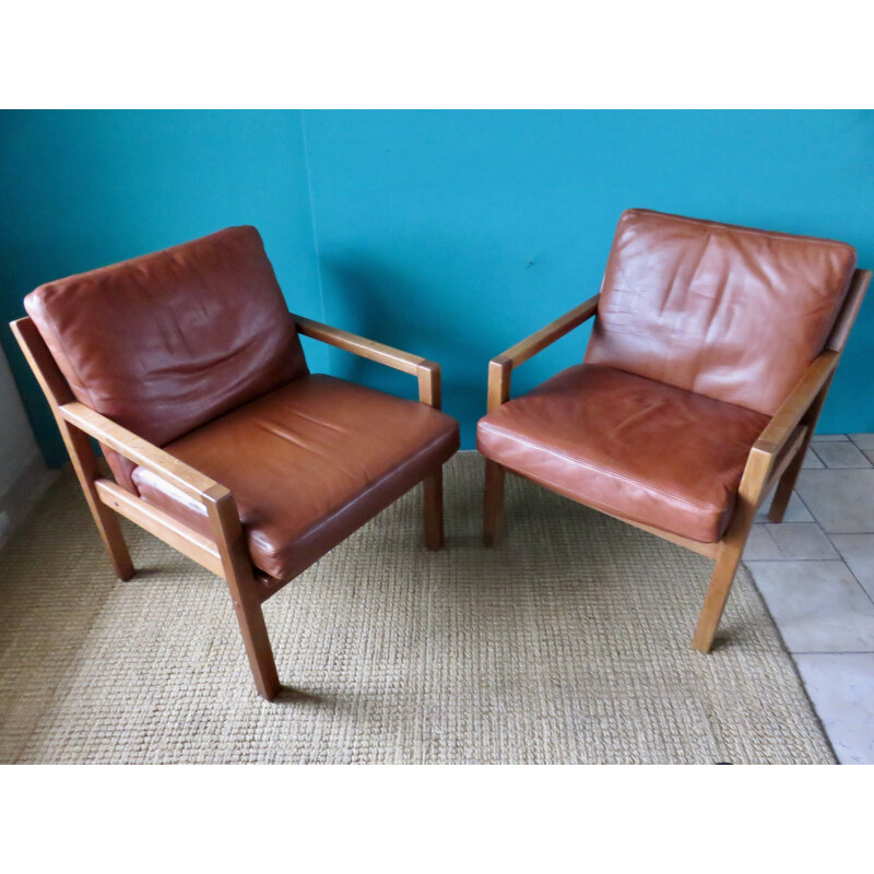 Pair of vintage oak armchairs with tan leather cushions, Denmark 1960
