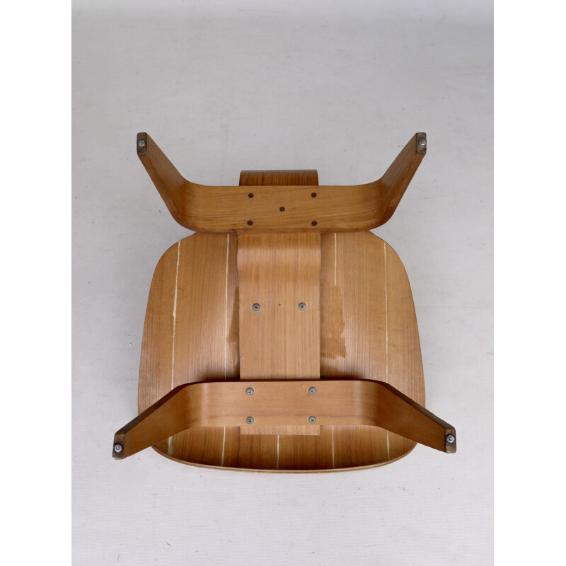 Chaise vintage basse par Charles & Ray Eames pour Herman Miller 1950
