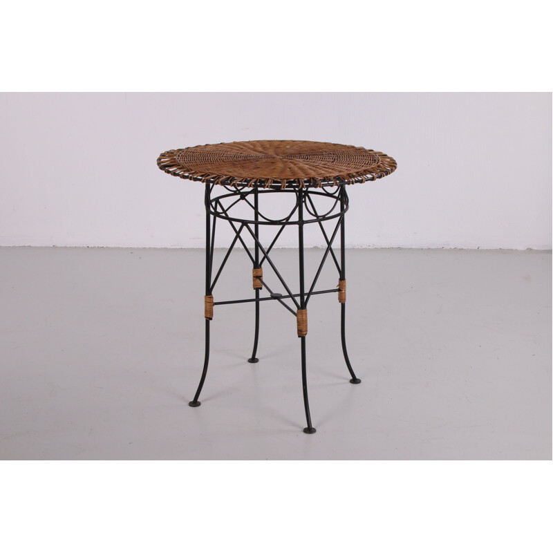 Vintage Round wicker side table with metal frame