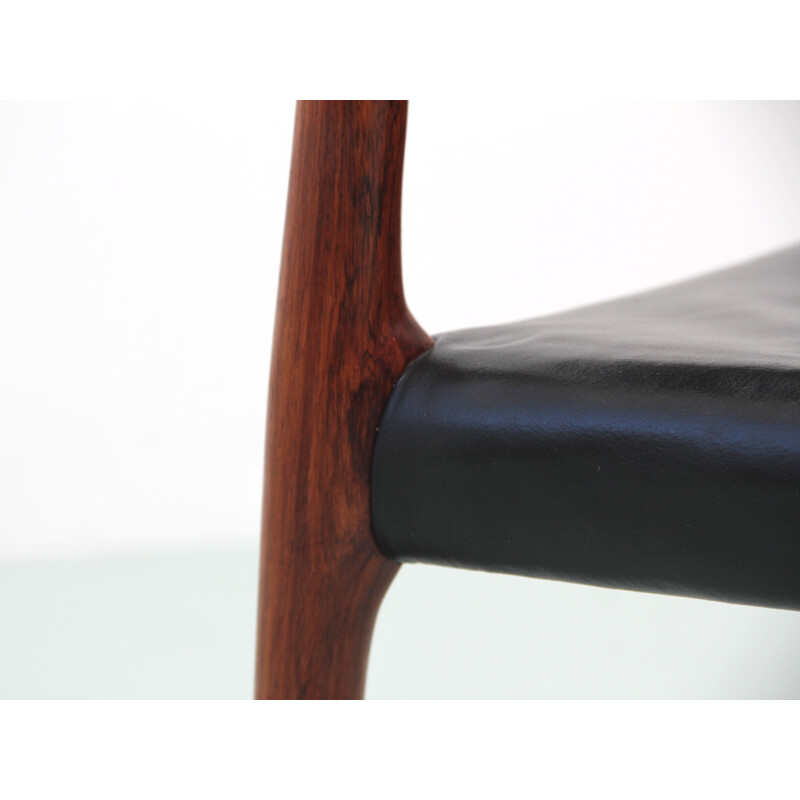 Suite van 6 vintage stoelen van leer en palissanderhout uit Rio model N 80 van Niels Moller