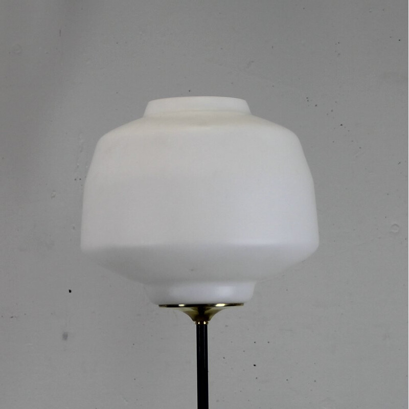 French mid-century floor lamp in opaline and iron - 1950s