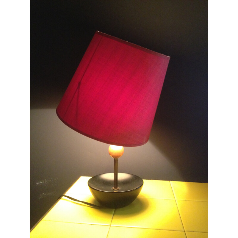 Lámpara de mesa vintage de cerámica y tela roja, 1950