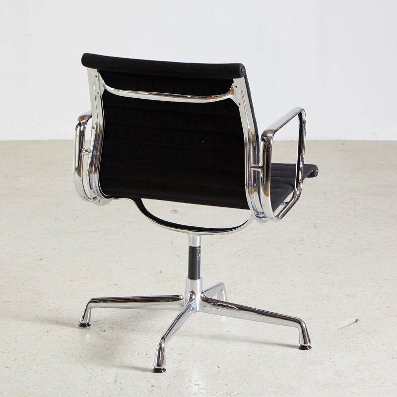 Chaise vintage pivotante Modèle EA 108 par Charles & Ray Eames pour Vitra 1980
