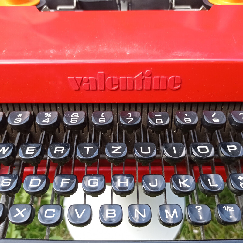 Machine a écrire valentine vintage d'Olivetti de Sotsassss, 1970