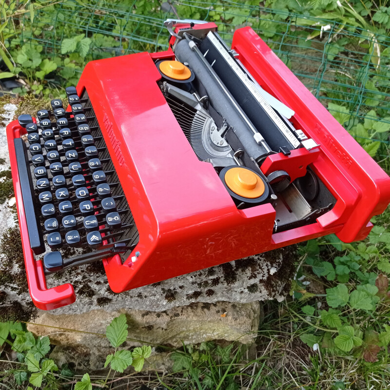 Machine a écrire valentine vintage d'Olivetti de Sotsassss, 1970