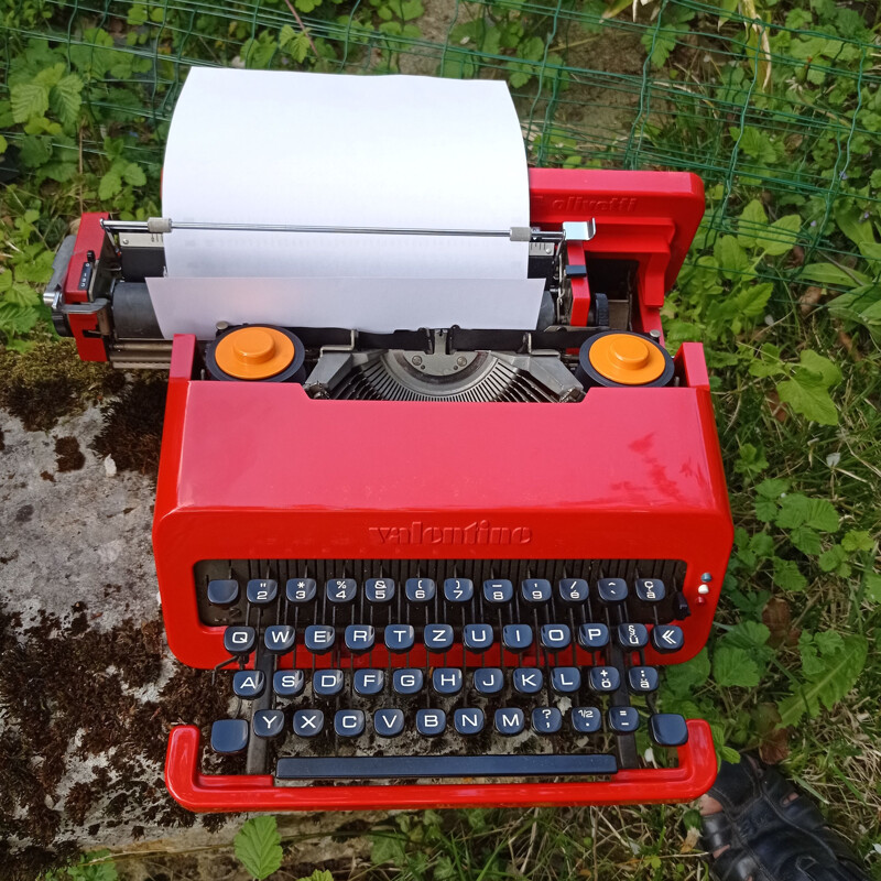 Olivetti vintage máquina de escrever de papel higiénico de Sotsassss, 1970