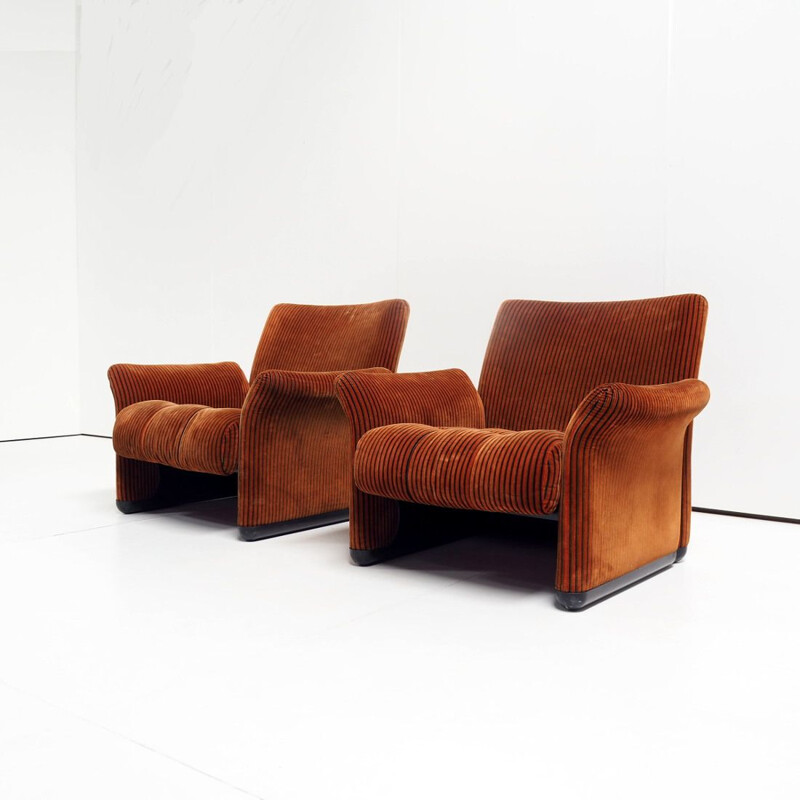 Set of vintage chairs by Vico Magistretti for C&B, Italia 1968s