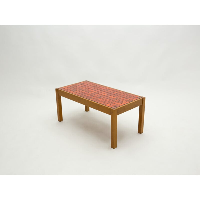 Table basse vintage en chêne et céramique rouge 1960