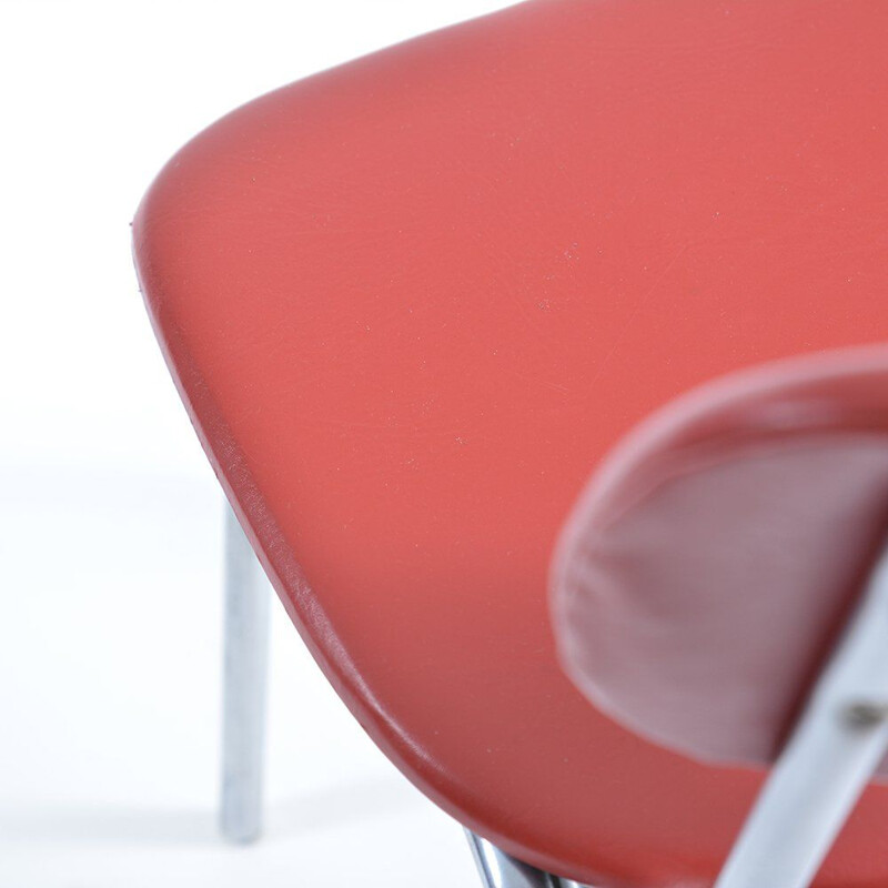 Chaise vintage en similicuir rouge avec construction en chrome par Kovona, Tchécoslovaquie 1960