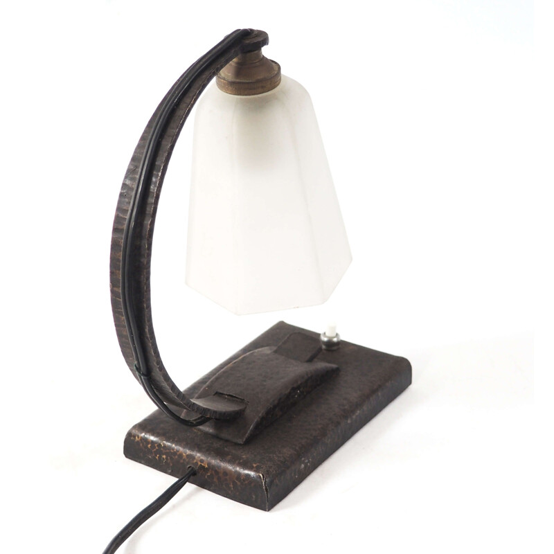 Vintage art deco bedlampje in gesatineerd glas