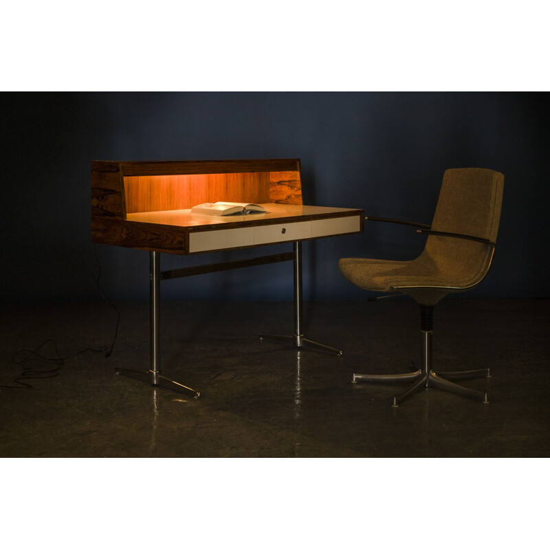 Bureau vintage en palissandre et chrome avec une lampe 1960