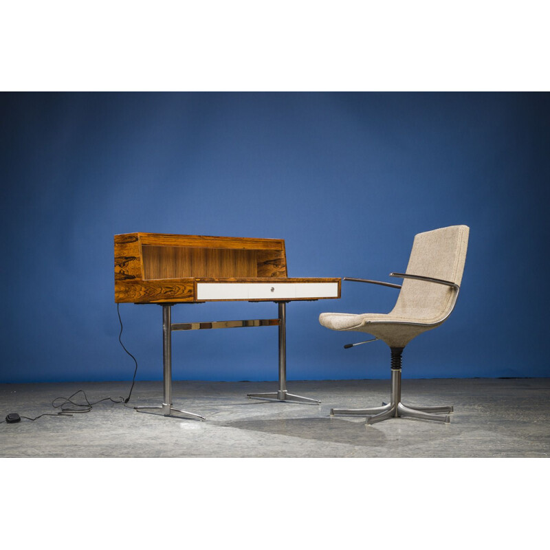 Bureau vintage en palissandre et chrome avec une lampe 1960