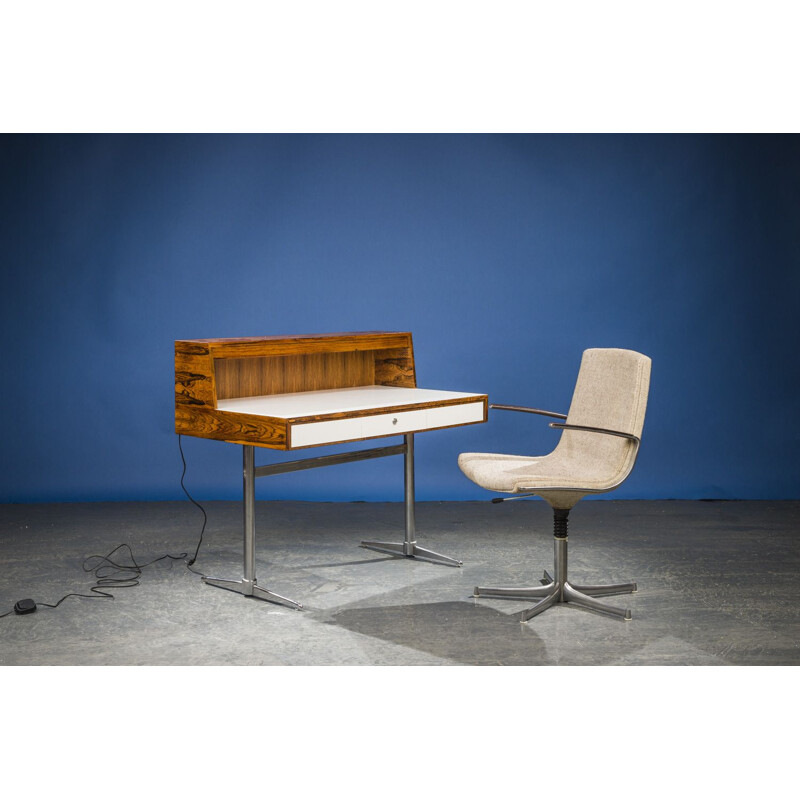 Bureau vintage en palissandre et chrome avec une lampe 1960