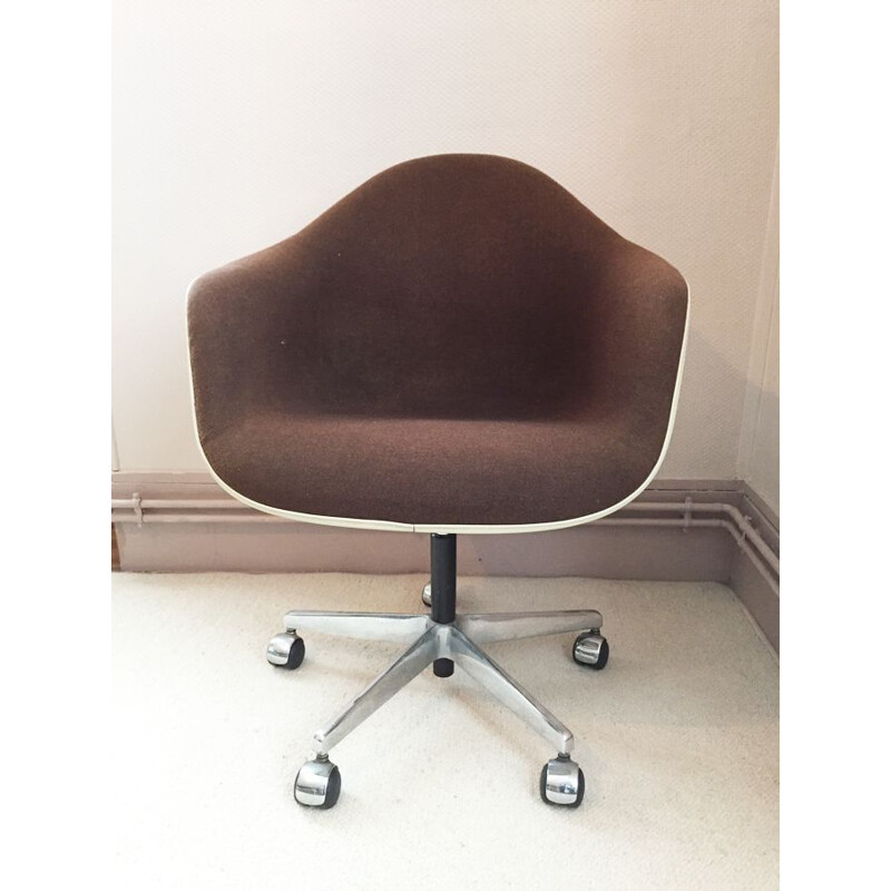 Vintage office chair by Charles Eames by Herman Miller for Vitra 1960
