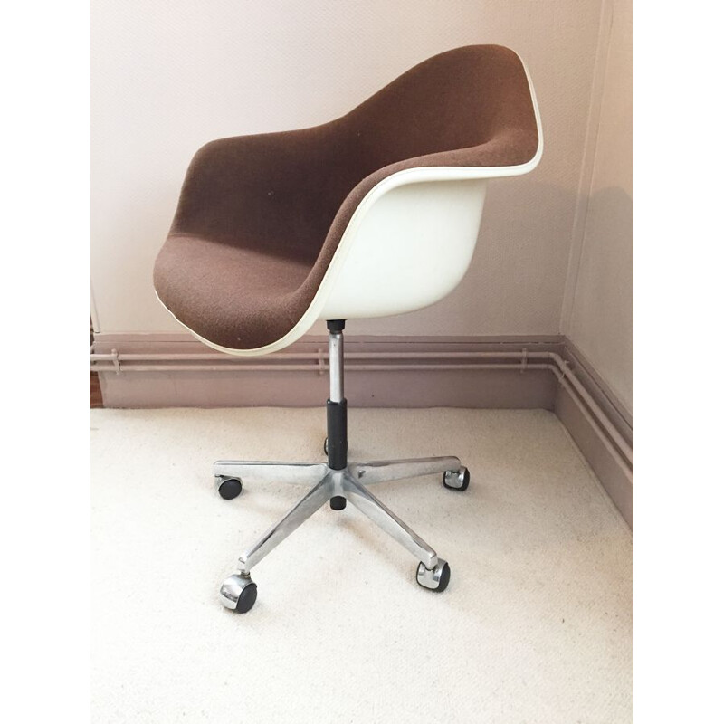 Vintage office chair by Charles Eames by Herman Miller for Vitra 1960