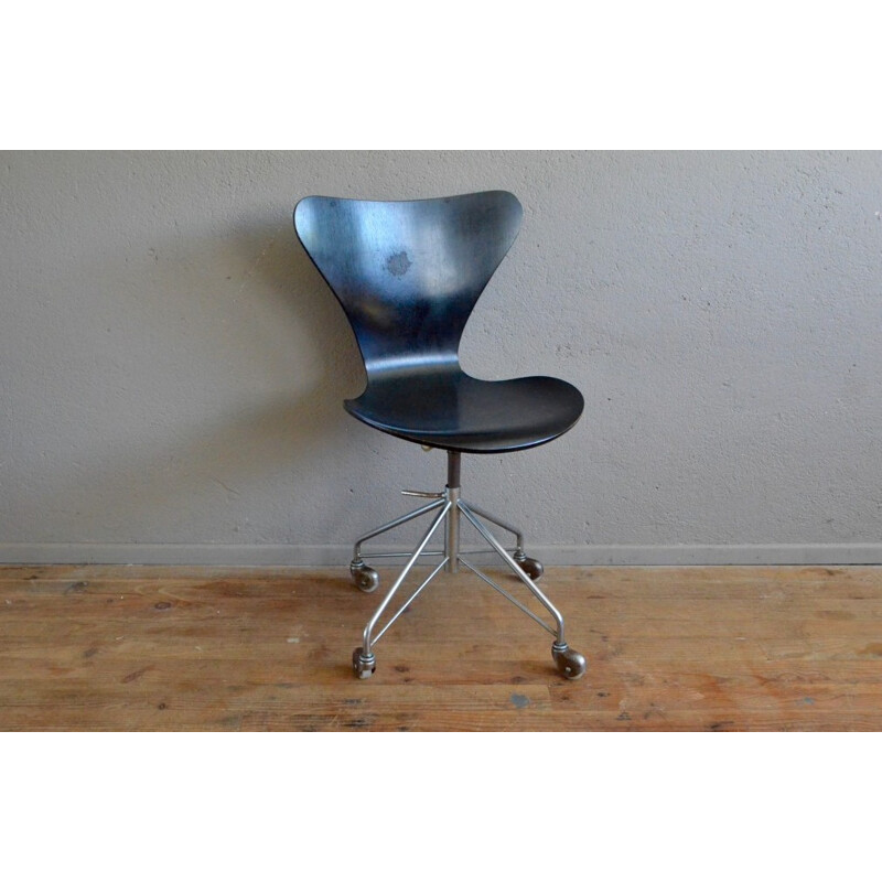 Serie 7 swivel chair in wood, Arne JACOBSEN - 1970s