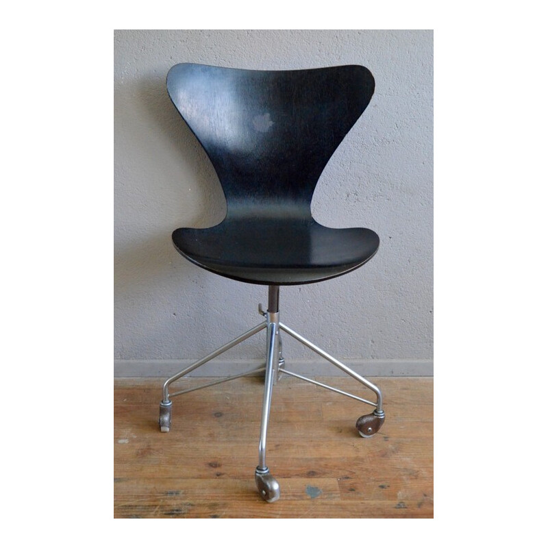 Serie 7 swivel chair in wood, Arne JACOBSEN - 1970s