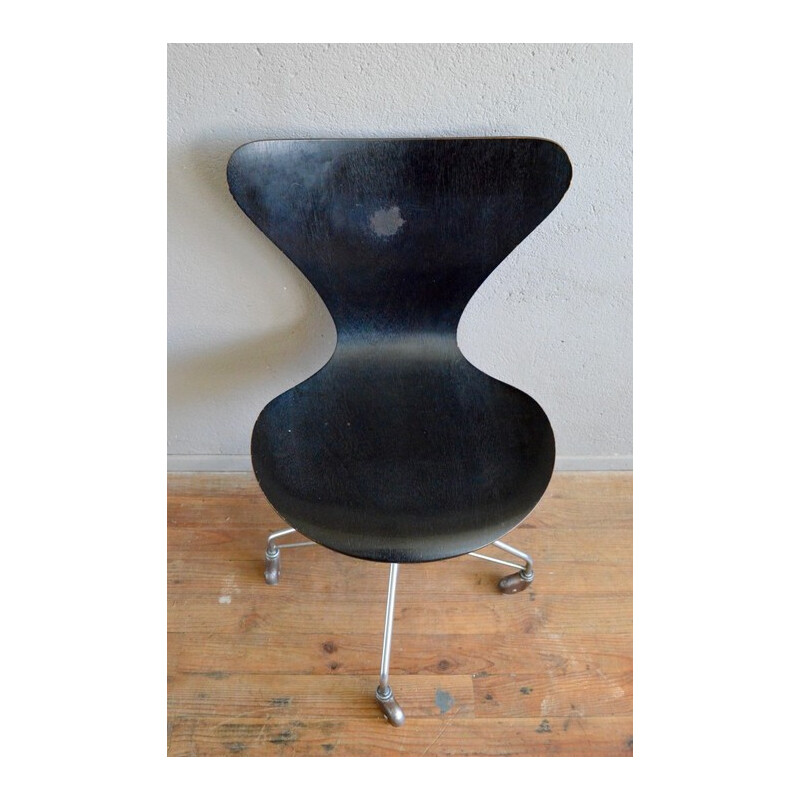 Serie 7 swivel chair in wood, Arne JACOBSEN - 1970s