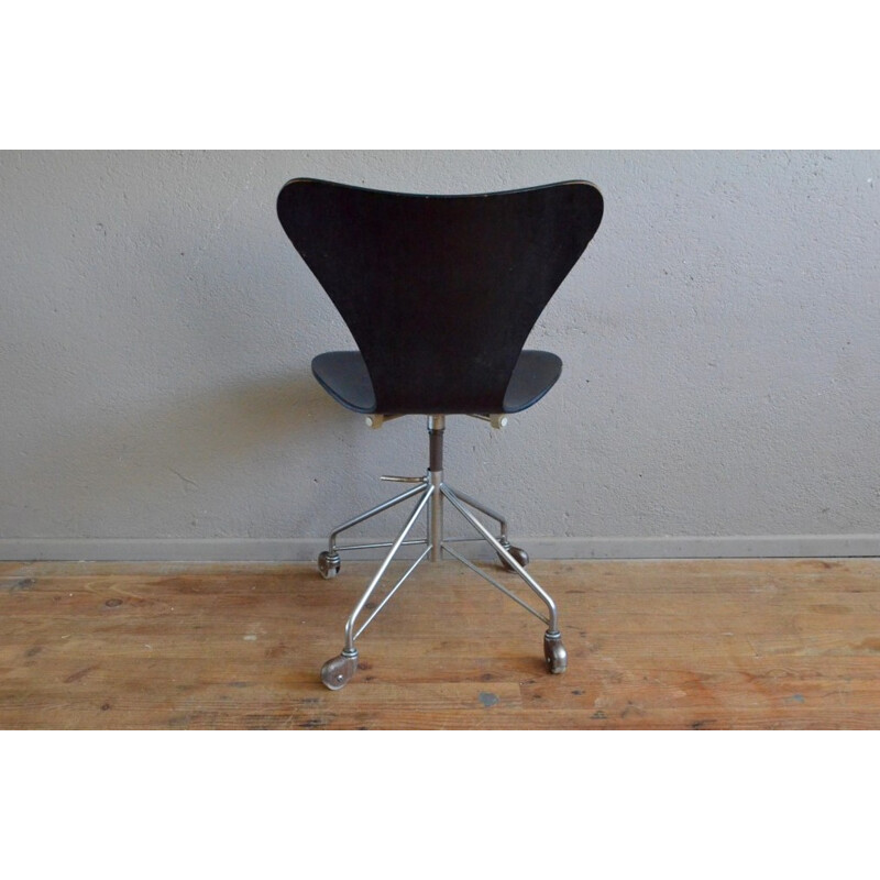 Serie 7 swivel chair in wood, Arne JACOBSEN - 1970s