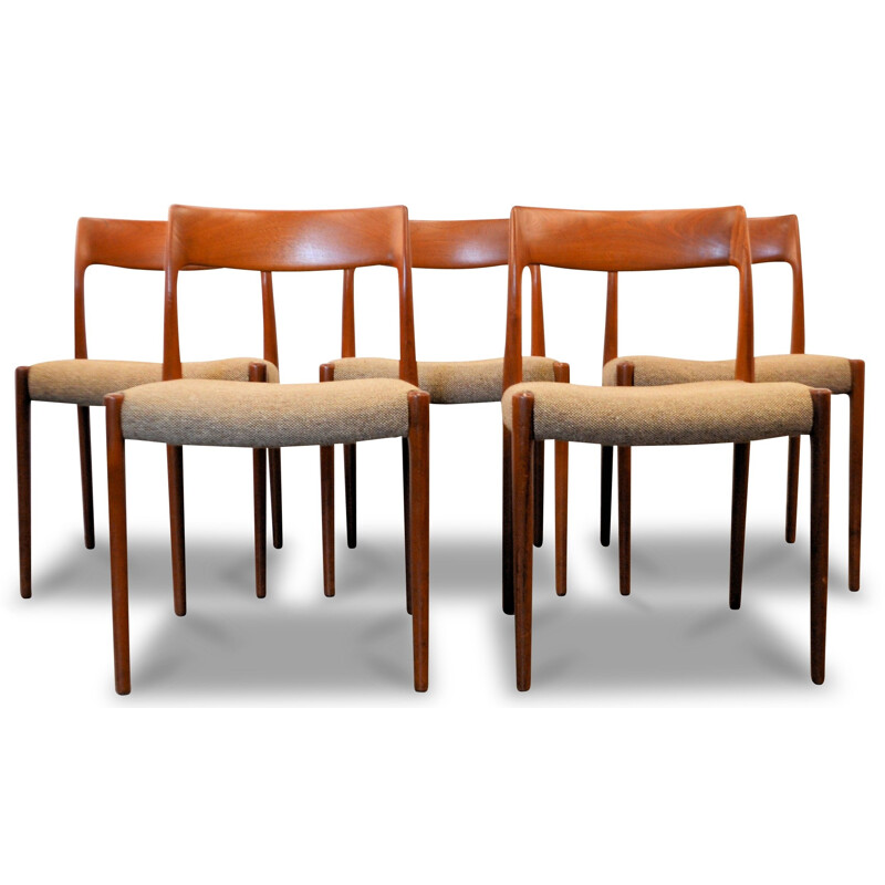 Set of 5 J.L. Møllers dining chairs in teak and beige fabric, Niels O. MØLLER - 1950s