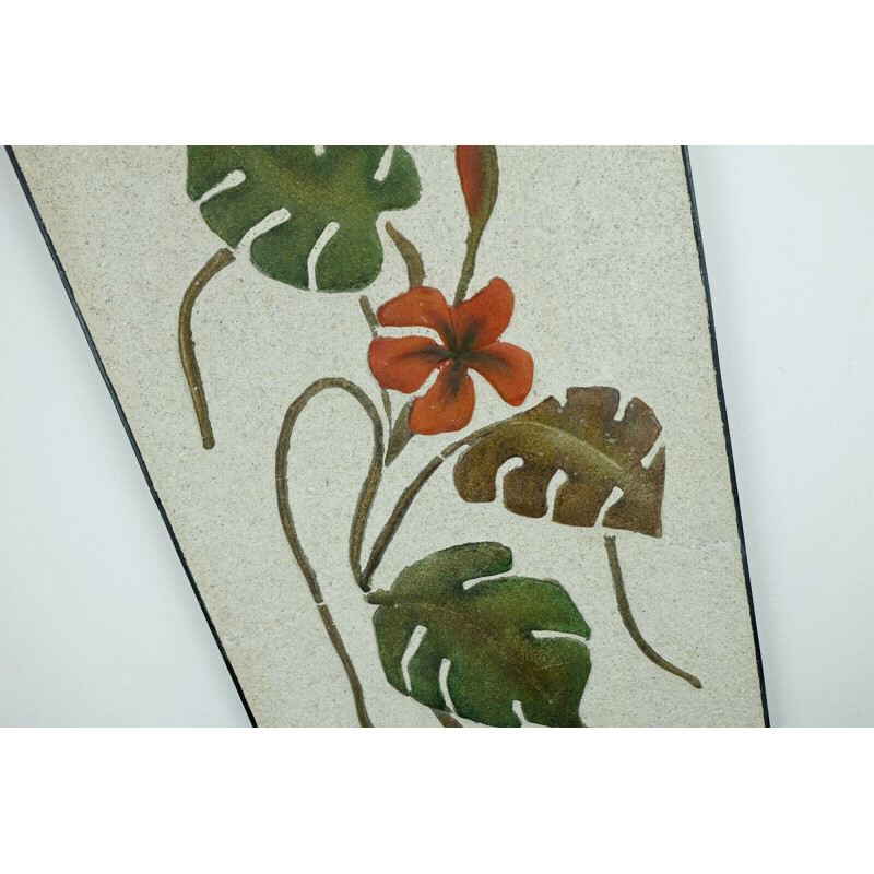 Grand carreau mural vintage en céramique et plâtre WGP décor floral feuilles et fleurs par kroesselbach 1950