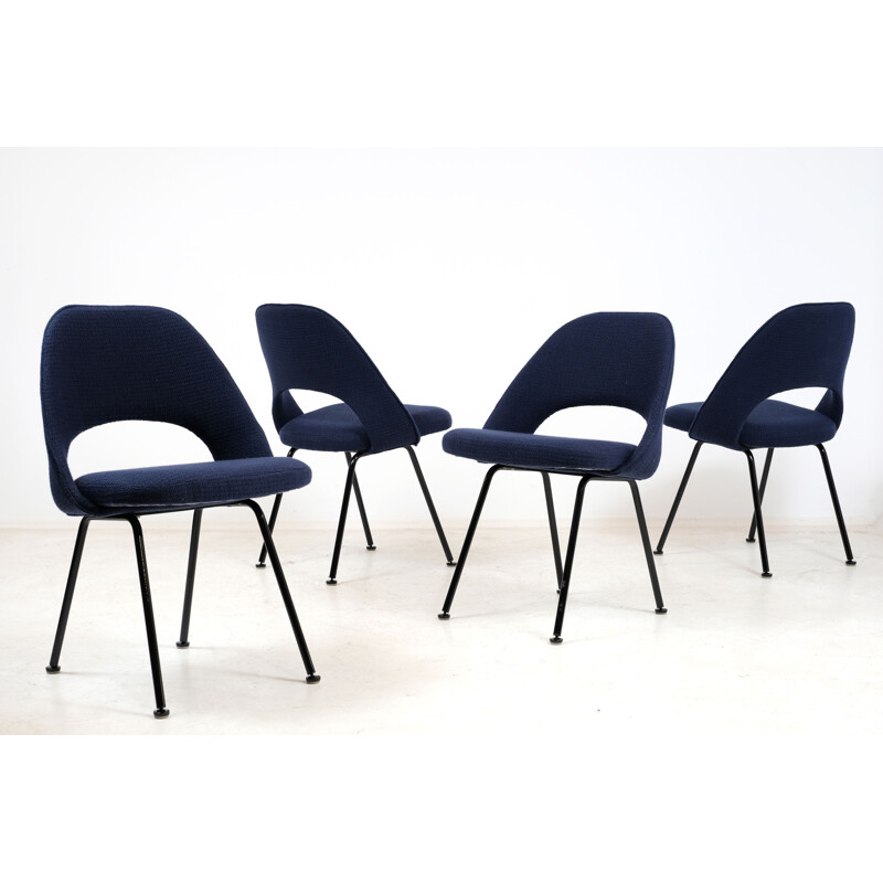 Lot de 4 chaises vintage "conference" par Eero Saarinen knoll international 1960