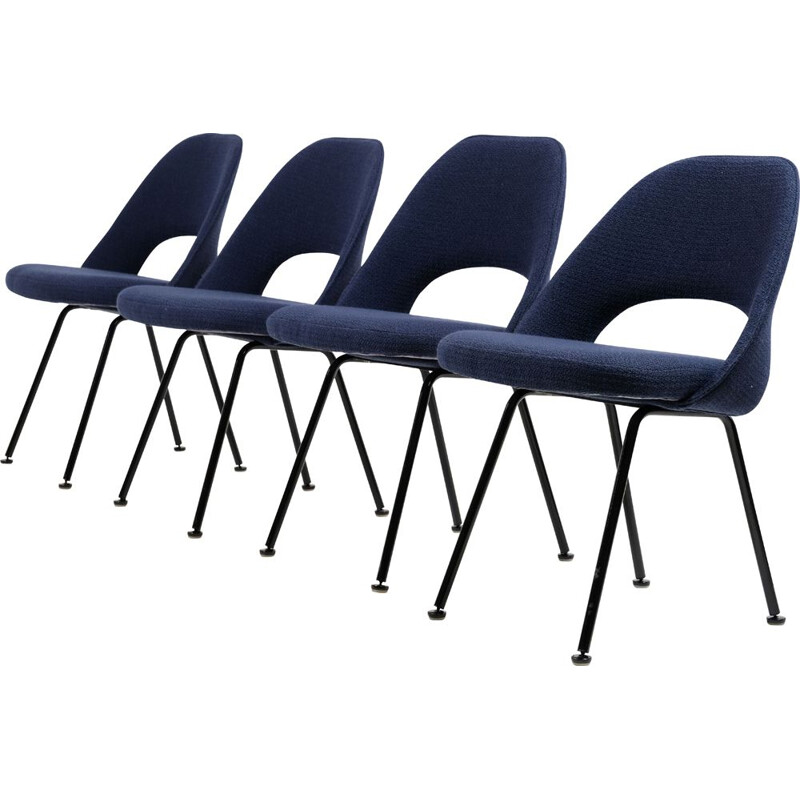 Lot de 4 chaises vintage "conference" par Eero Saarinen knoll international 1960