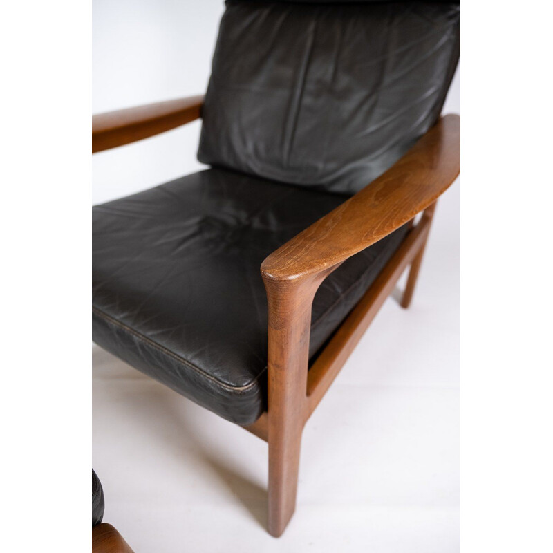 Fauteuil vintage avec tabouret en teck tapissé de cuir noir par Arne Vodder pour Komfort, 1960