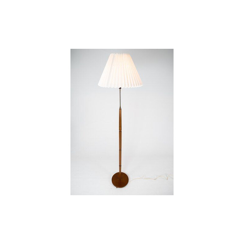 Lámpara de pie vintage de teca y latón, danesa de 1960