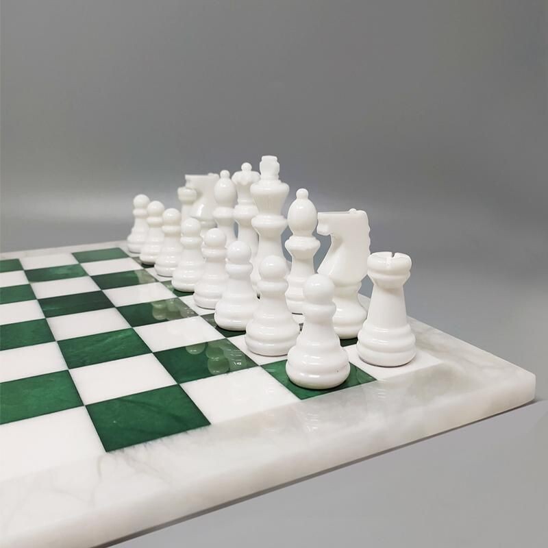 Jeu d'échecs vintage vert et blanc en albâtre de Volterra fait à la main, Italie 1670