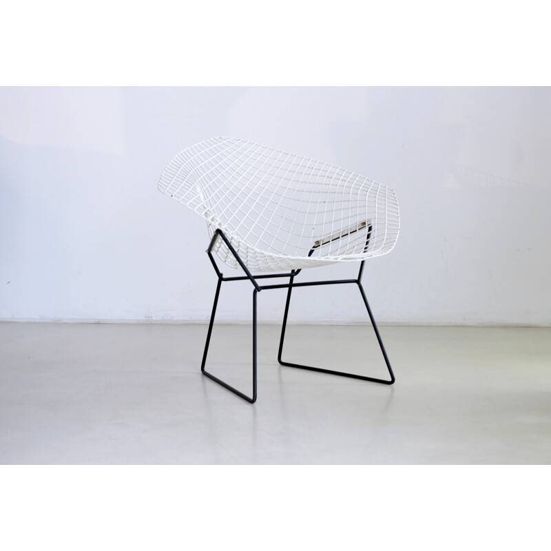 "Diamond" armchair in white and black metal, Harry BERTOIA - 1960s