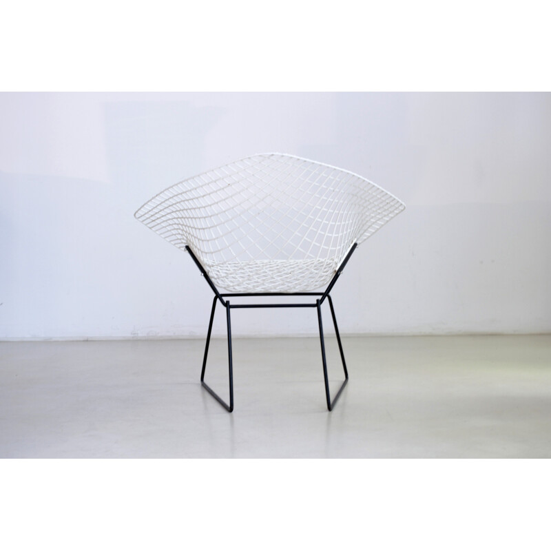 "Diamond" armchair in white and black metal, Harry BERTOIA - 1960s