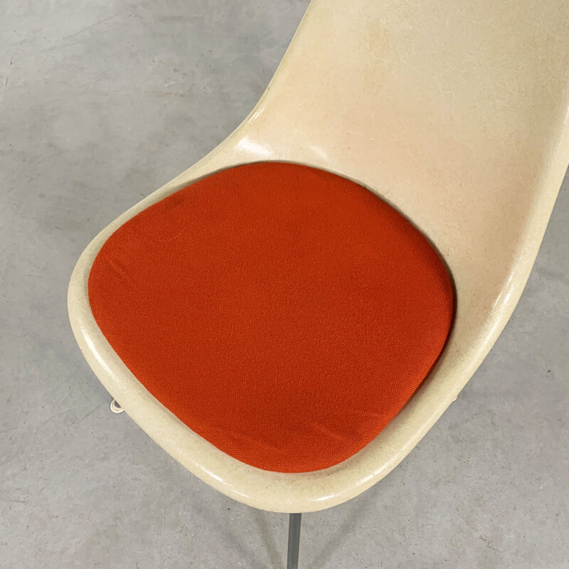 Chaise d'appoint vintage DSX avec coussin rouge par Charles & Ray Eames pour Herman Miller 1960