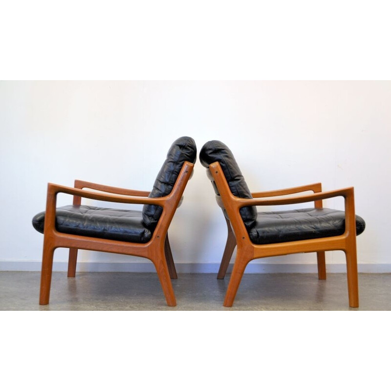 Paire de fauteuils Cado en teck massif et cuir noir, Ole WANSCHER - 1960
