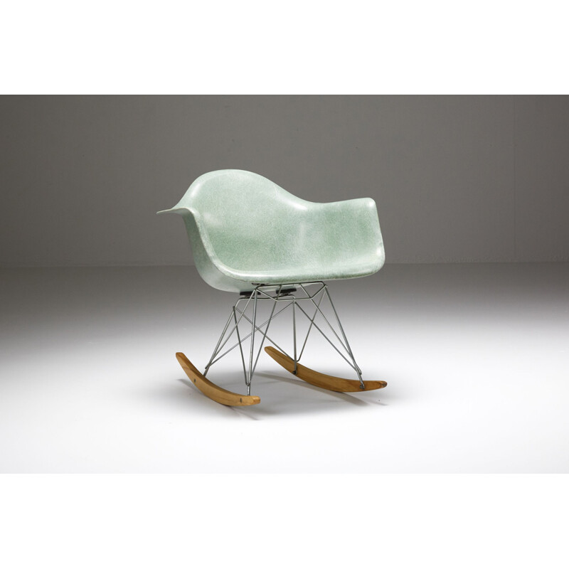 Fauteuil à bascule vintage par Charles & Ray Eames 1955