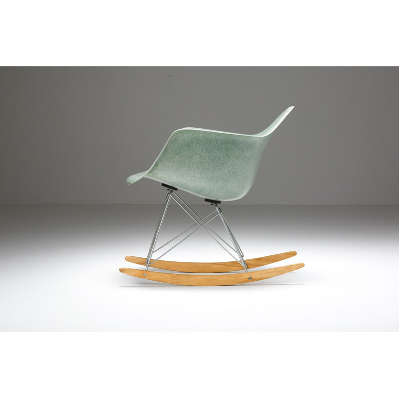 Fauteuil à bascule vintage par Charles & Ray Eames 1955