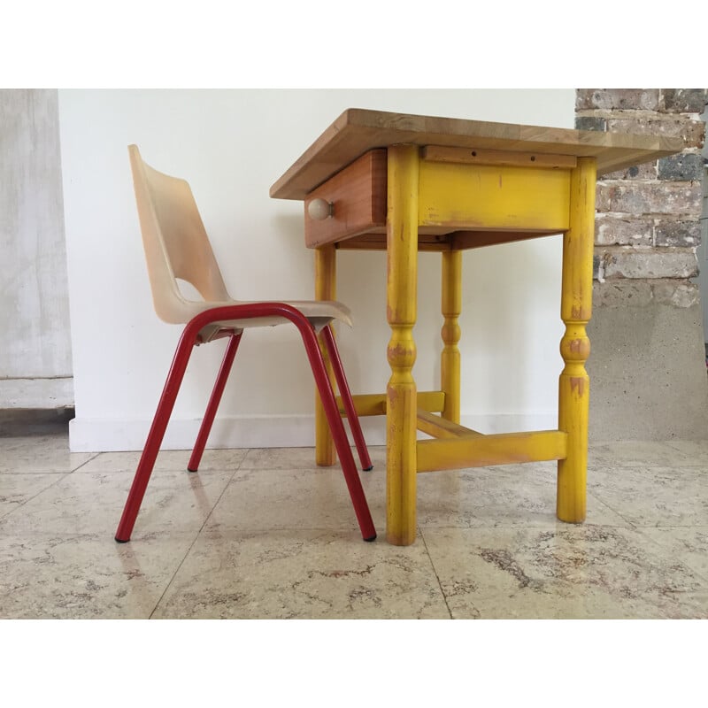 Piccola scrivania e sedia vintage per bambini