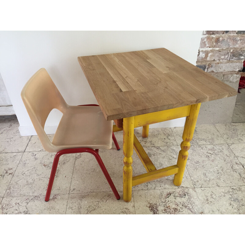 Klein vintage bureau en stoel voor kinderen