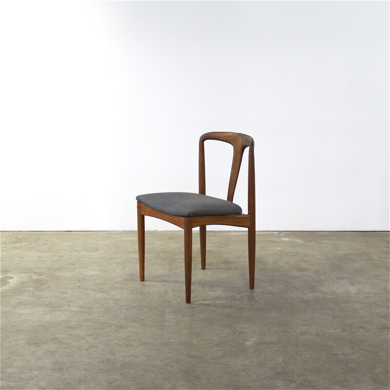 Suite de 4 chaises "Juliane" en teck et tissu gris foncé, Johannes ANDERSEN - 1960