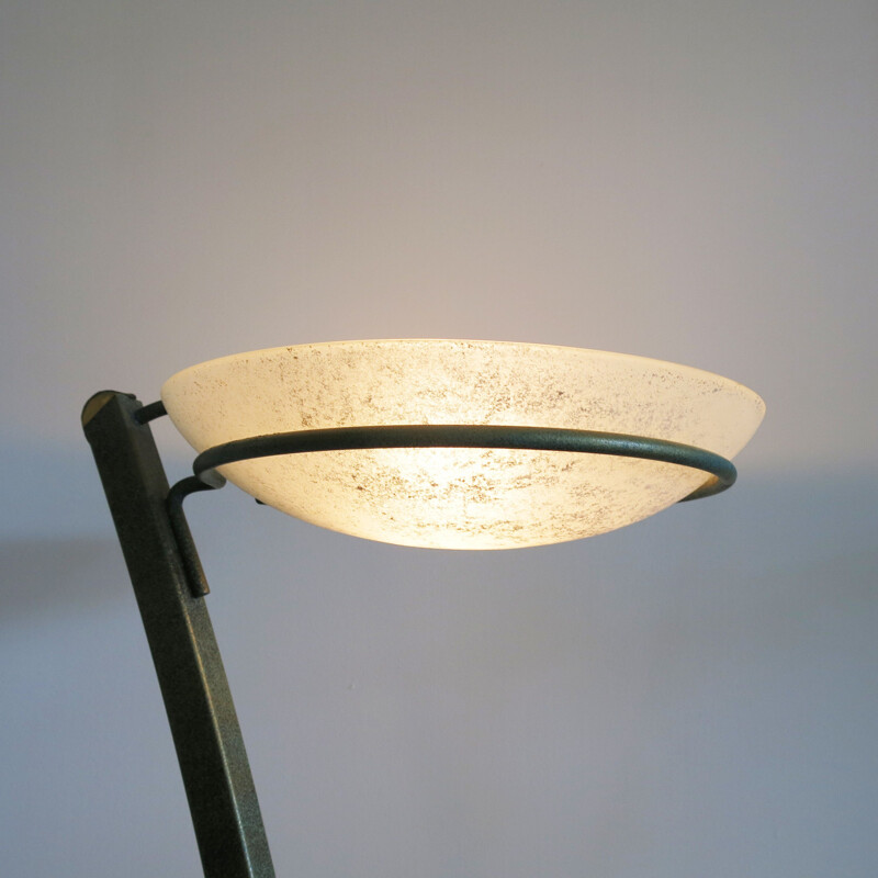 Lámpara de pie vintage de metal con cristal esmerilado de Pierre Vandel, Francia 1970