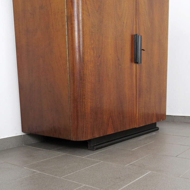 Armoire vintage de Jindrich Halabala