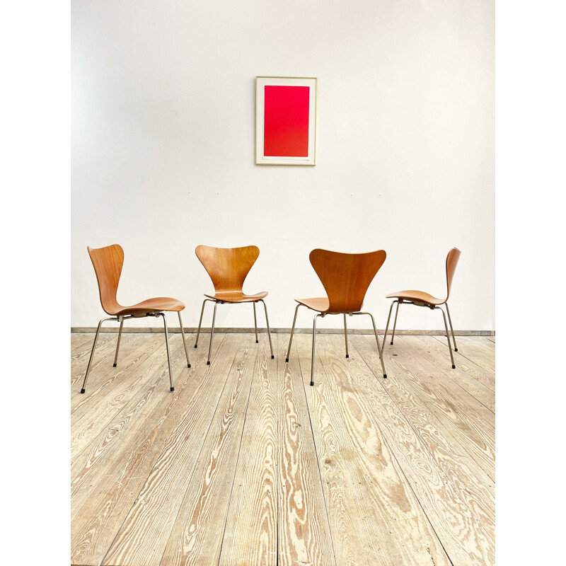 Set of 4 vintage teak chairs model 3107 by Arne Jacobsen for Fritz Hansen