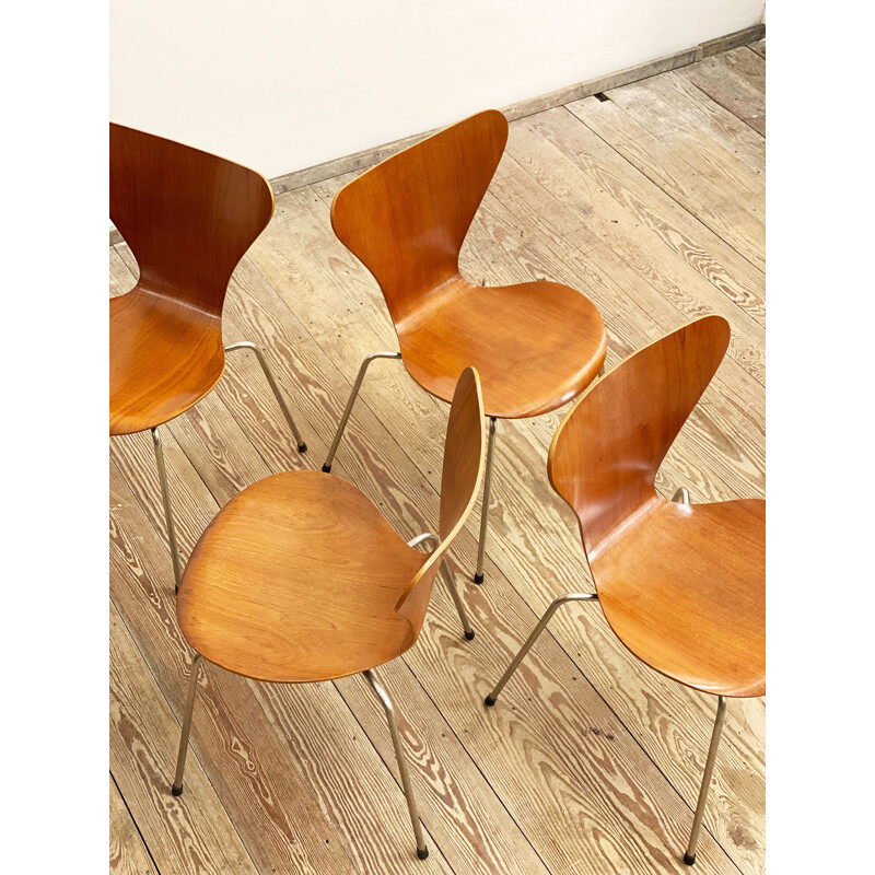 Set of 4 vintage teak chairs model 3107 by Arne Jacobsen for Fritz Hansen