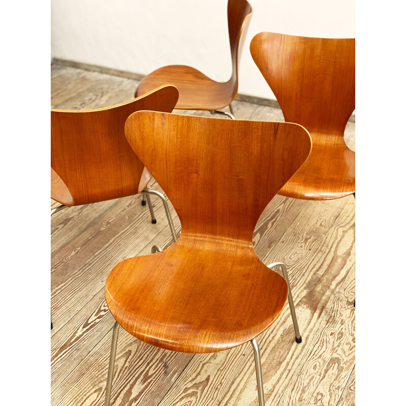 Set of 4 vintage teak chairs model 3107 by Arne Jacobsen for Fritz Hansen