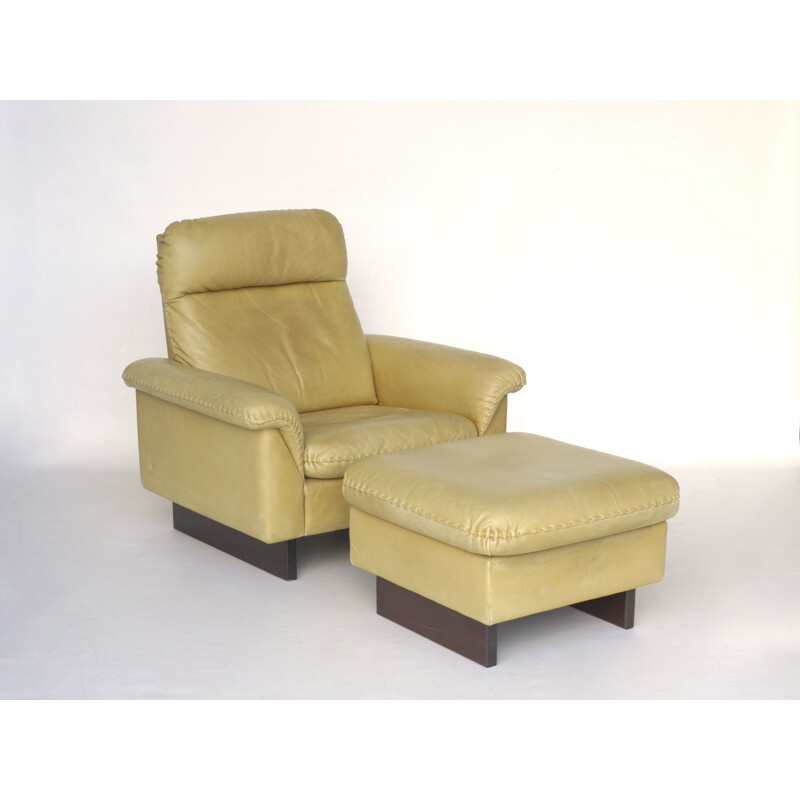 Large Vintage Adjustable Armchair and footstool  De Sede 1970