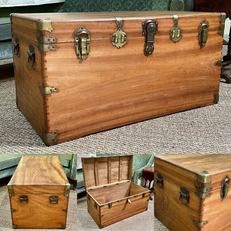 Large vintage chest in camphor English  1950