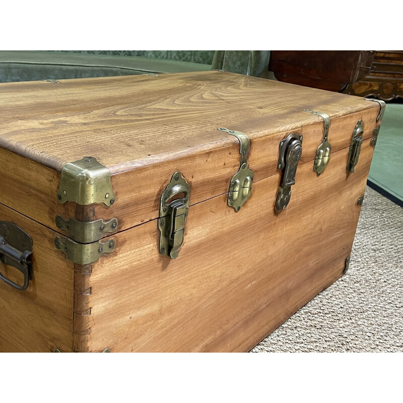 Large vintage chest in camphor English  1950