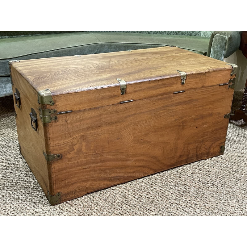 Large vintage chest in camphor English  1950